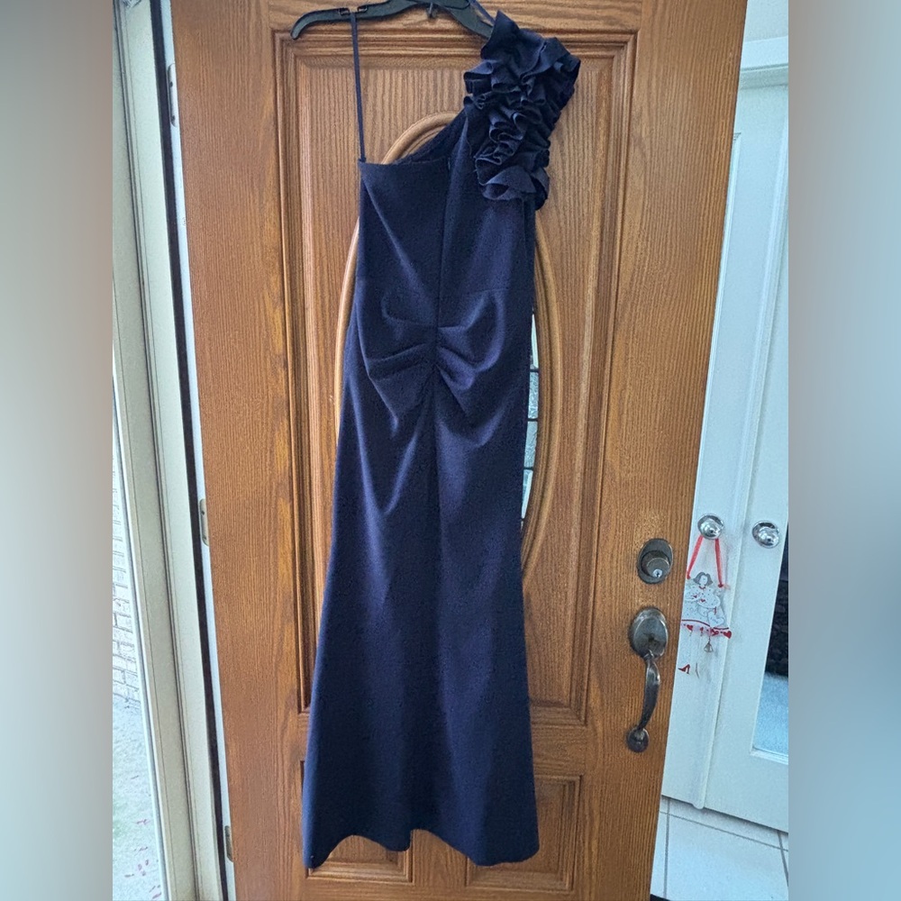 AQUA One Shoulder Ruffle Crepe Gown-Navy-Size 4 Mother of the Bride/Groom - Picture 5 of 12